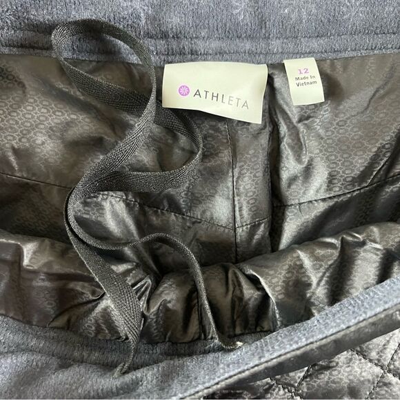 Athleta Black Quilted Shorts Size 12 Large EUC - Picture 2 of 5